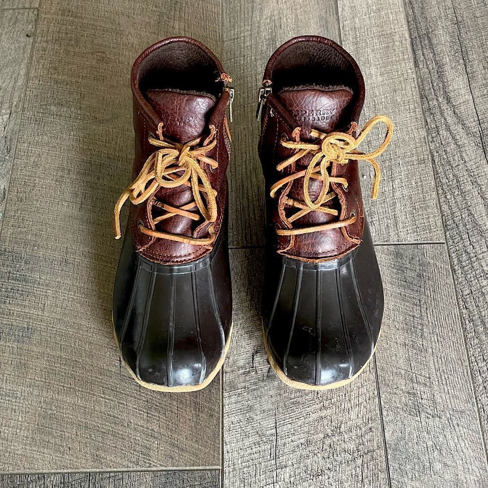 Women’s Sperry Top-Sider Leather and Rubber Saltwater Duck Boots. Size 6.
